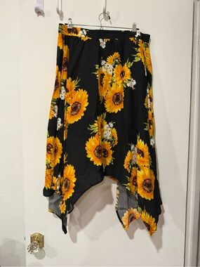 Black Sunflower Handkerchief Hem Skirt
